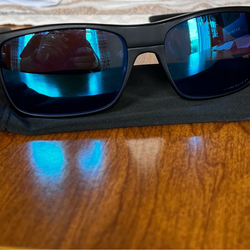 Oakley Black and Blue Men's Sunglasses